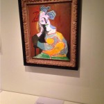 Óleo s/ tela "Mulher Sentada Apoiada sobre os Cotovelos" (1939), de Pablo Ruiz Picasso (1881-1973), medindo 92 cm x 73 cm e pertence à coleção do Museu Nacional Centro de Arte Rainha Sofia, em Madri.